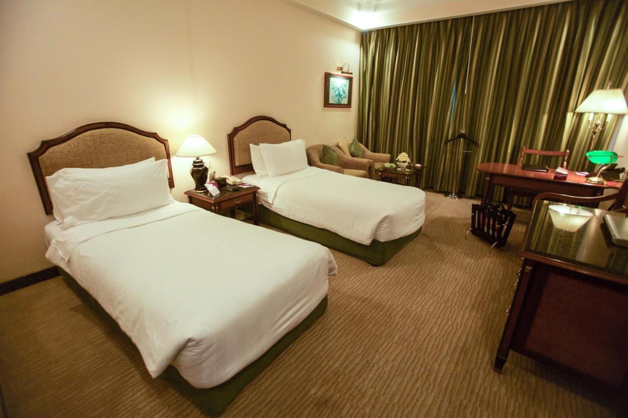 Crowne Plaza Chennai Adyar Park, An Ihg Hotel Экстерьер фото A room at the hotel