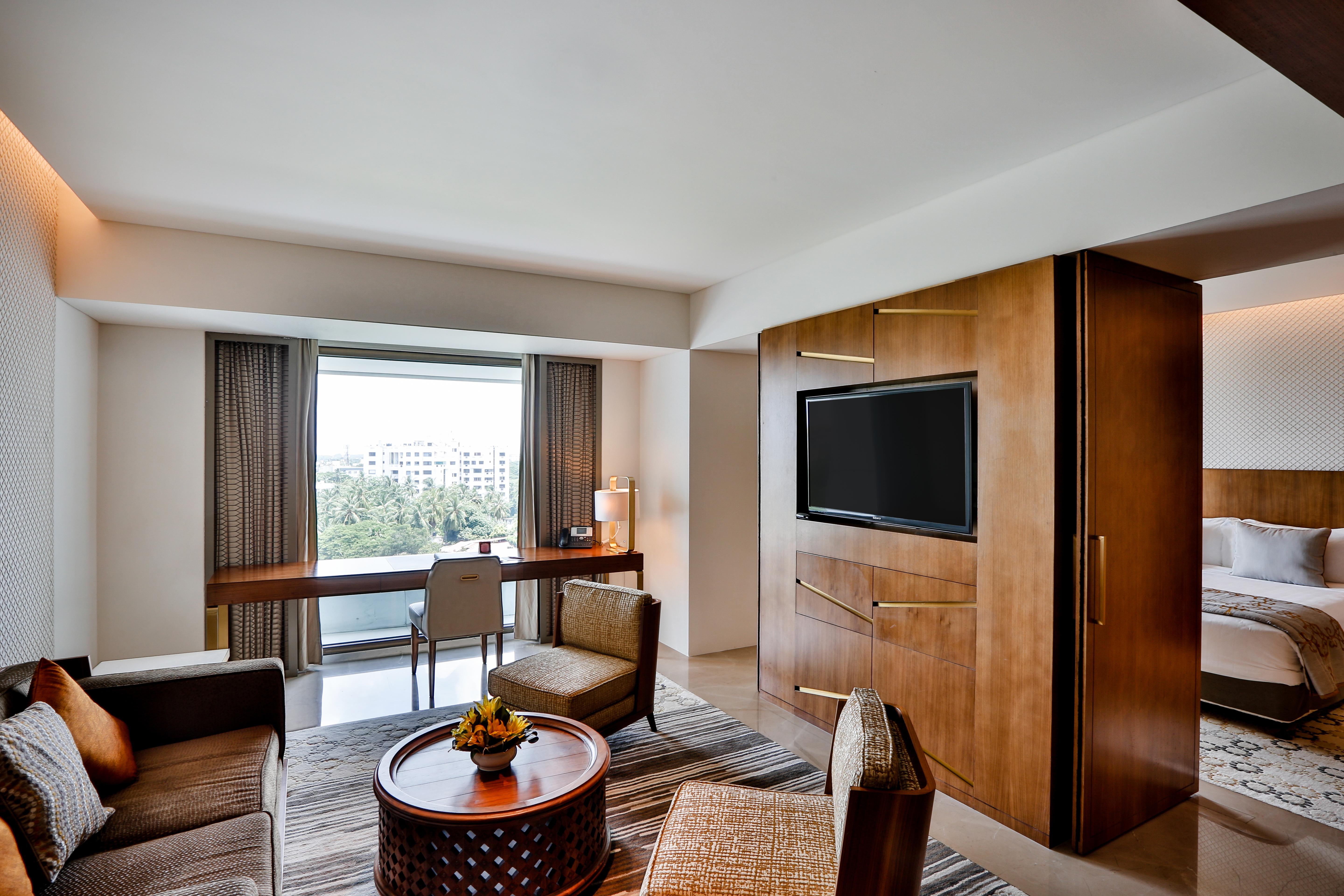 Crowne Plaza Chennai Adyar Park, An Ihg Hotel Экстерьер фото Suite at the Taj Bengal