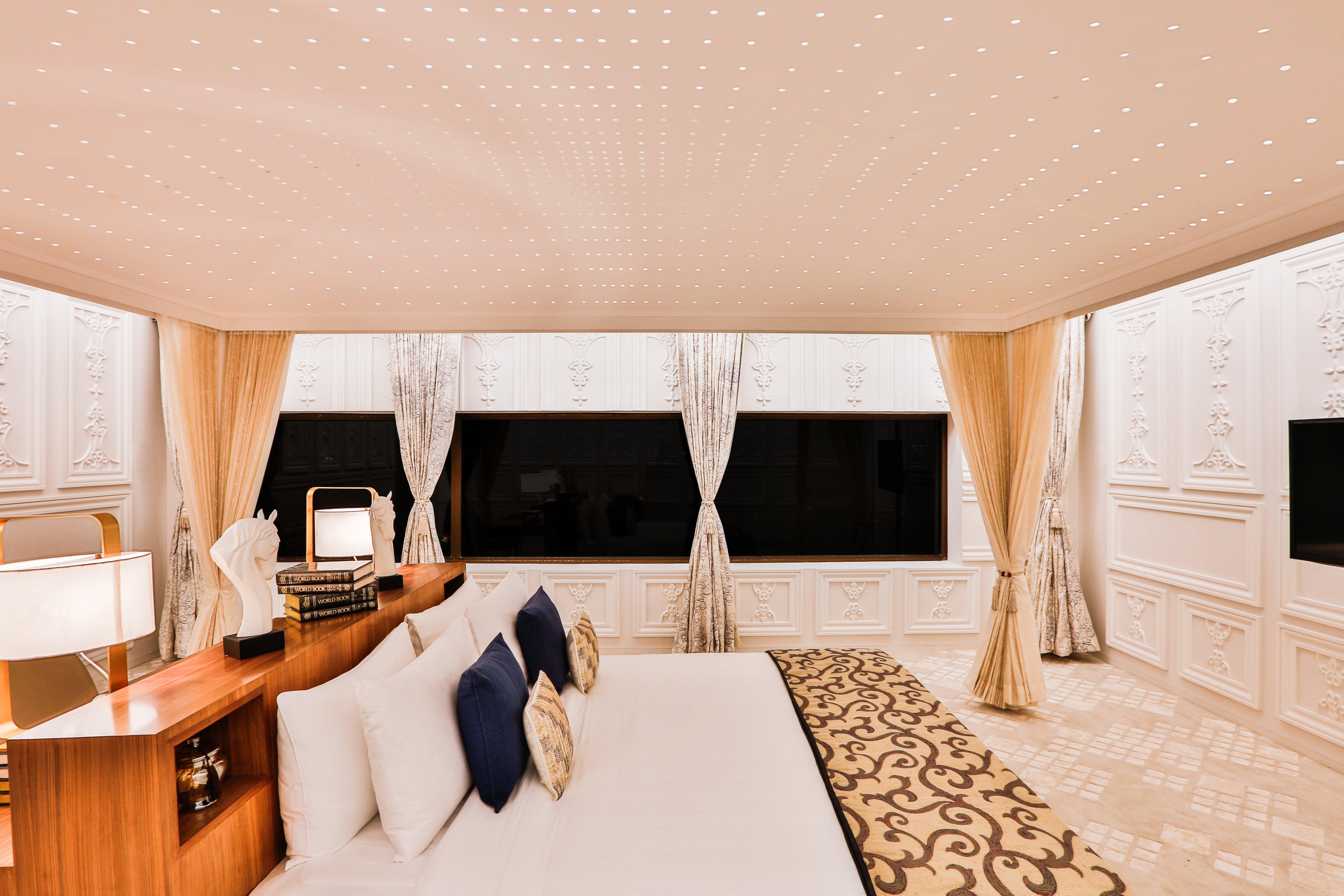 Crowne Plaza Chennai Adyar Park, An Ihg Hotel Экстерьер фото The bedroom of the Royal Suite