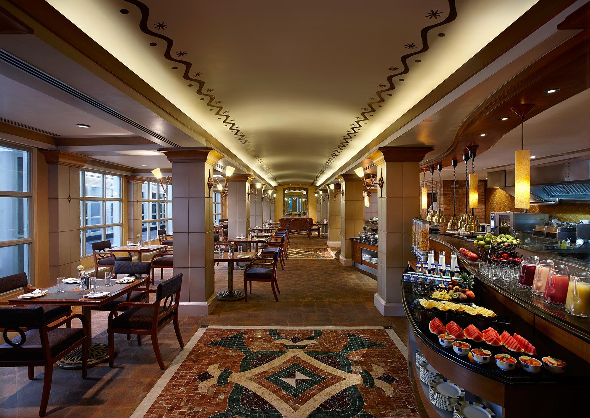 Crowne Plaza Chennai Adyar Park, An Ihg Hotel Экстерьер фото The restaurant