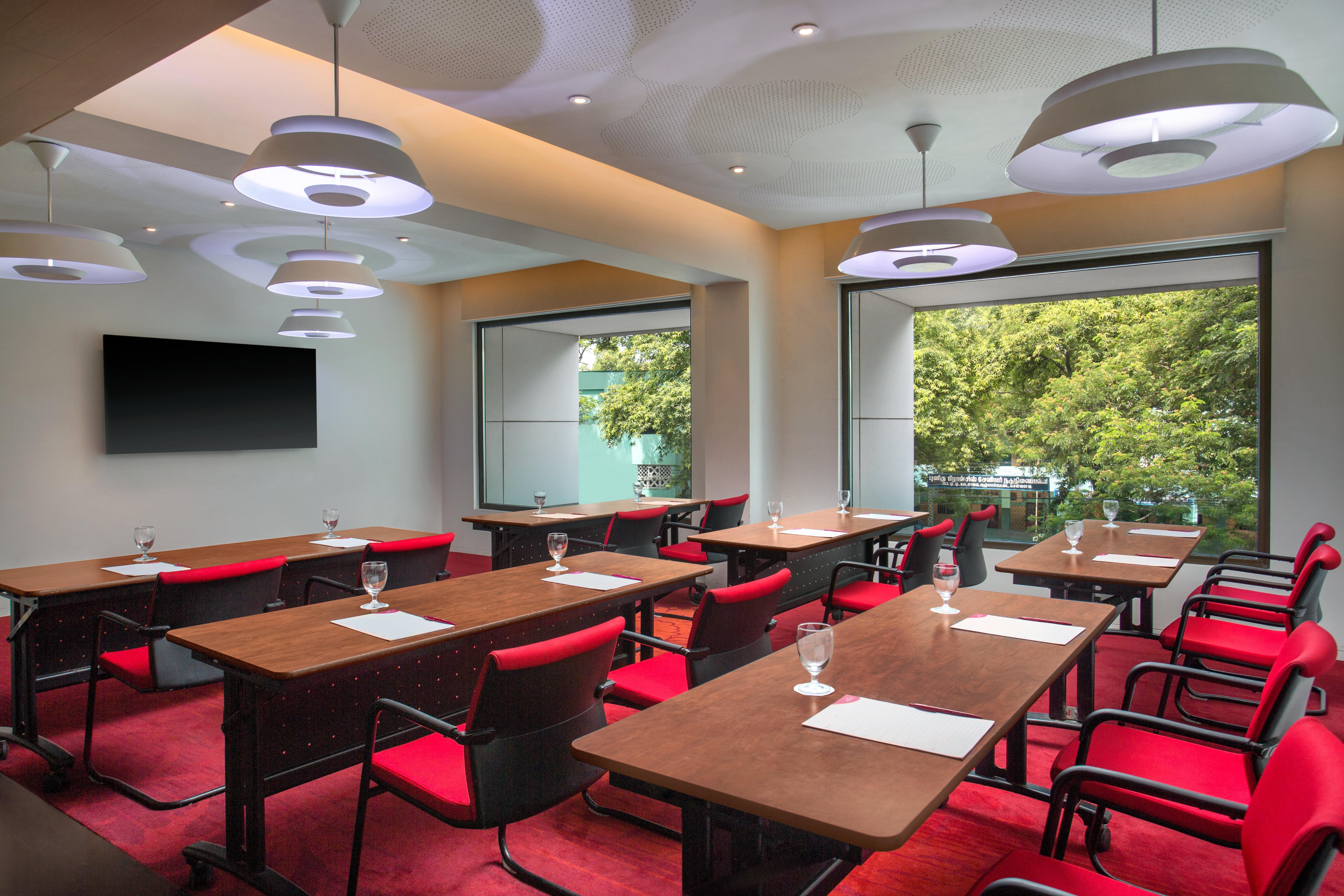 Crowne Plaza Chennai Adyar Park, An Ihg Hotel Экстерьер фото Meeting room