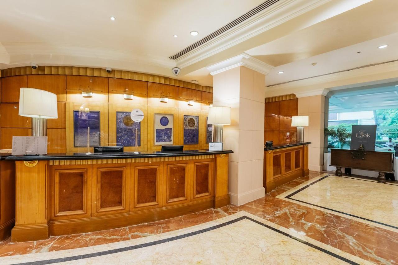 Crowne Plaza Chennai Adyar Park, An Ihg Hotel Экстерьер фото The lobby of the hotel
