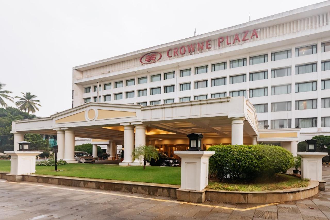 Crowne Plaza Chennai Adyar Park, An Ihg Hotel Экстерьер фото The hotel in 2011